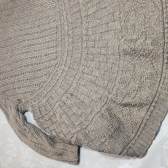 ESHA Cardigan - Picture 7 of 7